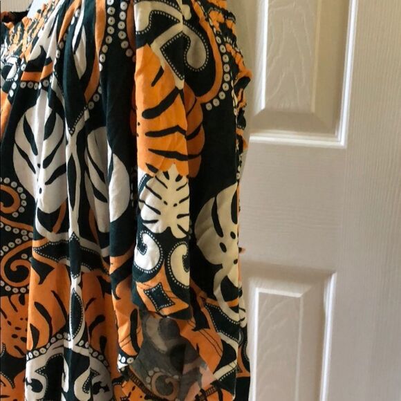 Green, Orange and White Leaf Print top - Picture 3 of 4